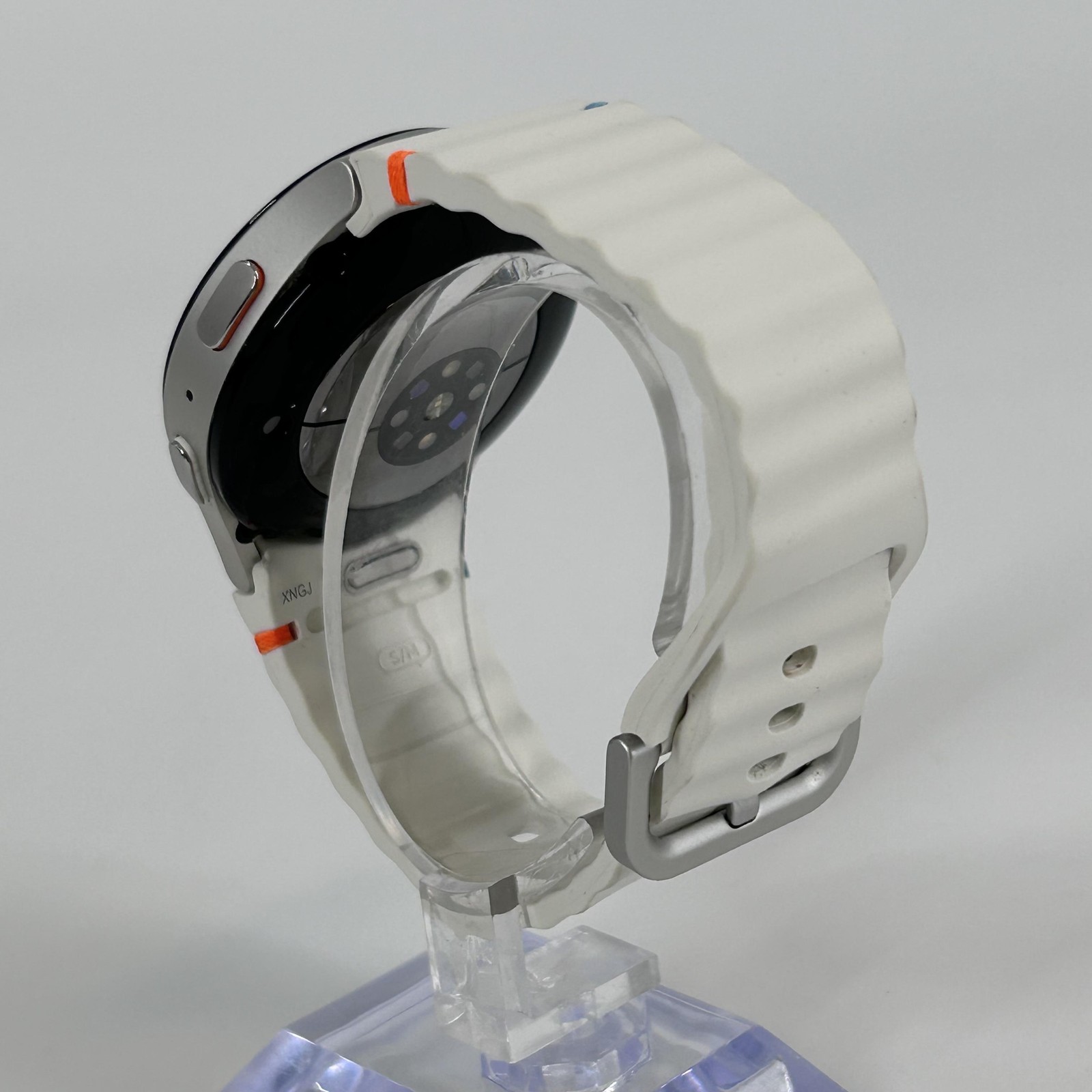 Samsung Galaxy Watch7 40mm Silver Aluminum (GPS) w/ Cream Sport Band – Excellent