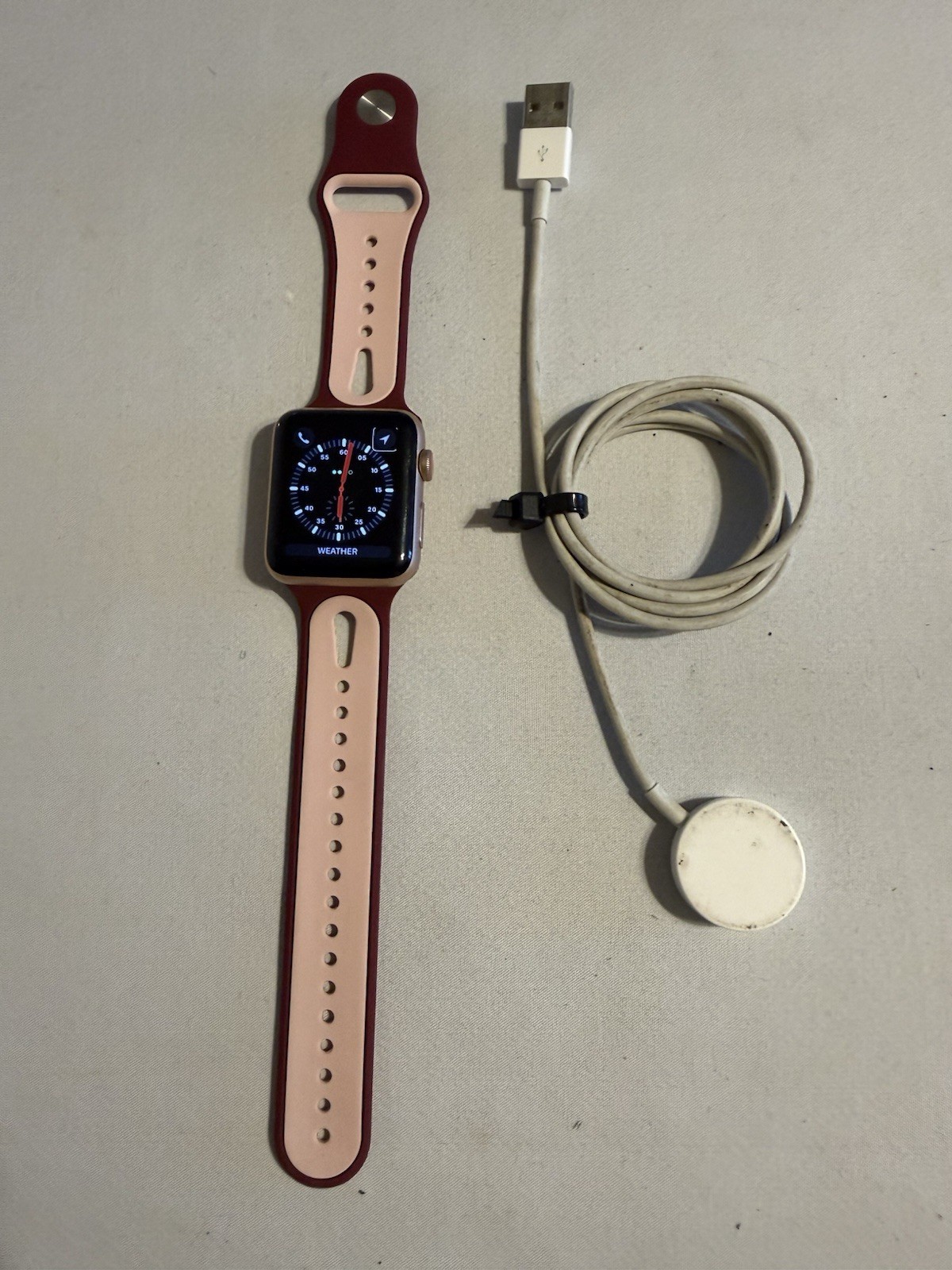 Apple Watch Series 3 GPS 42mm Aluminum Case Rose Color, Great Condition.
