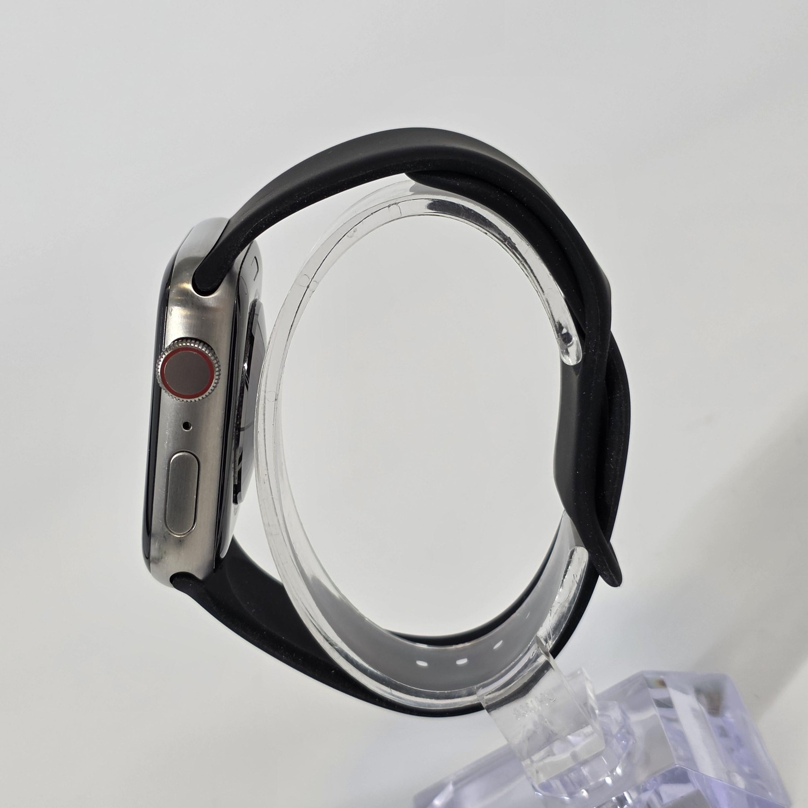 Apple Watch (Series 6) 44mm Silver Titanium (LTE) w/ Black Sport – Excellent