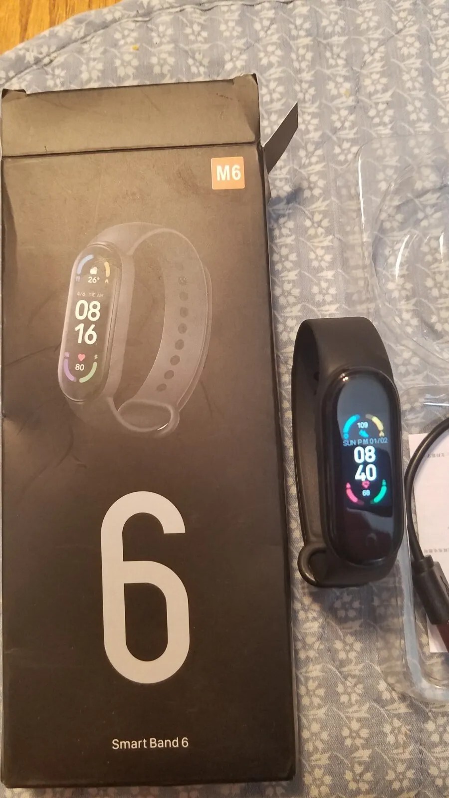 Smart Band 6 is 0.96″ crisp & clear full amoled display, has blood oxygen monito