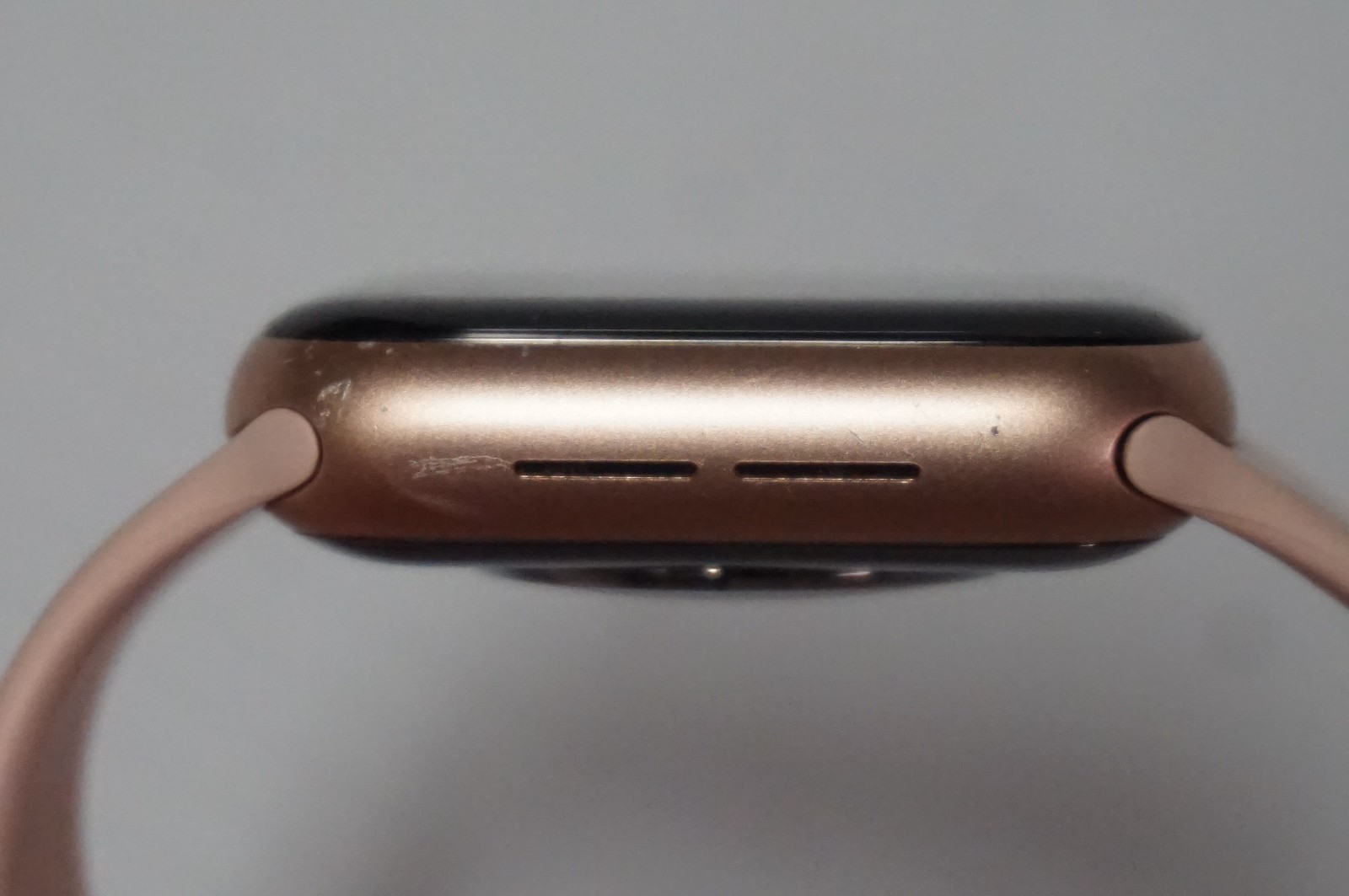 Apple Watch Series 5 (LTE+GPS) Gold Aluminum Case w/ Pink Sand Sport Band – 40mm