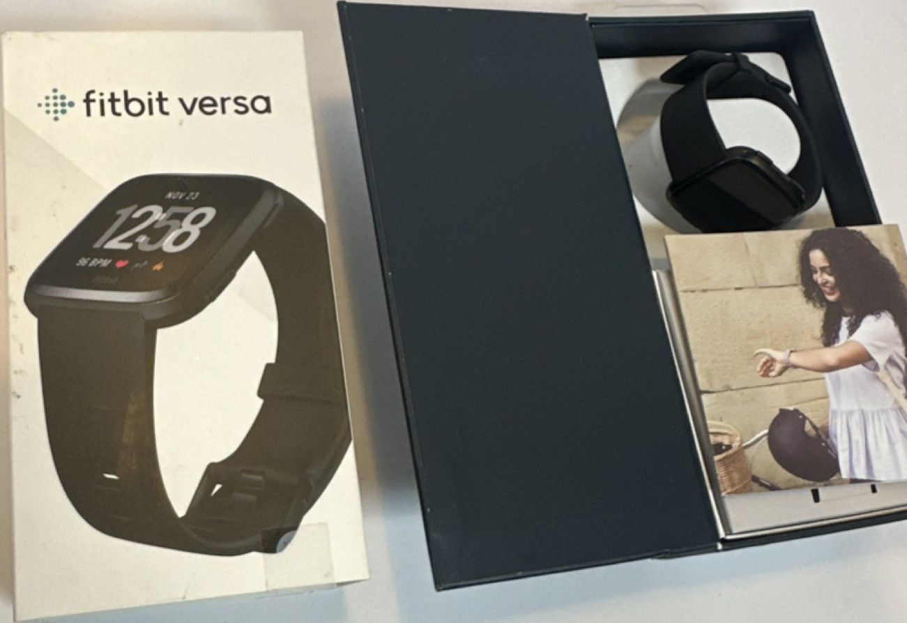 Fitbit Versa 40mm Black Aluminum Smartwatch HR Bluetooth Water-Resistant