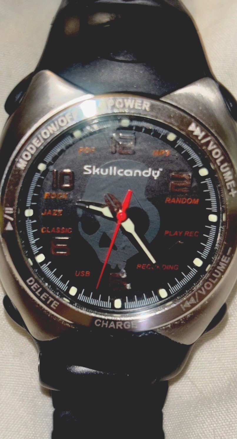 Skullcandy Macgyver MP3 Watch in Black/Red – 1 GB Storage