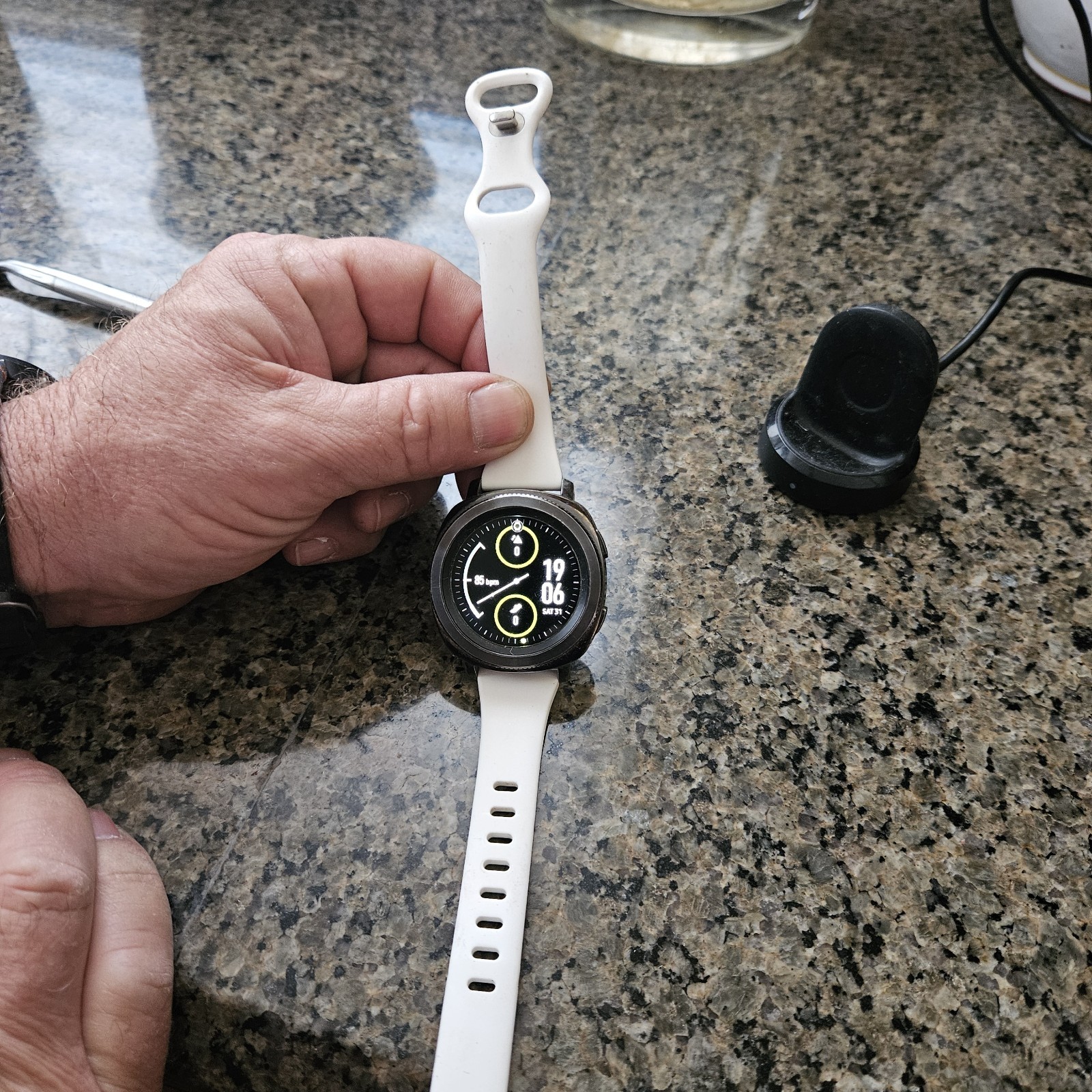 Samsung Gear Sport SM-R600 42mm 4GB Water-Resistant White Band