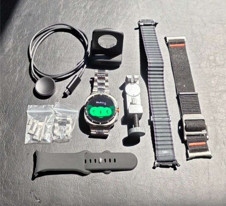 Samsung Galaxy Watch Ultra 47mm Titanium Silver With Accessories