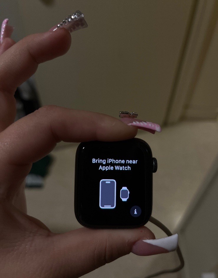 Apple Watch 44mm with a Midnight sport band has been used! No visible damage!