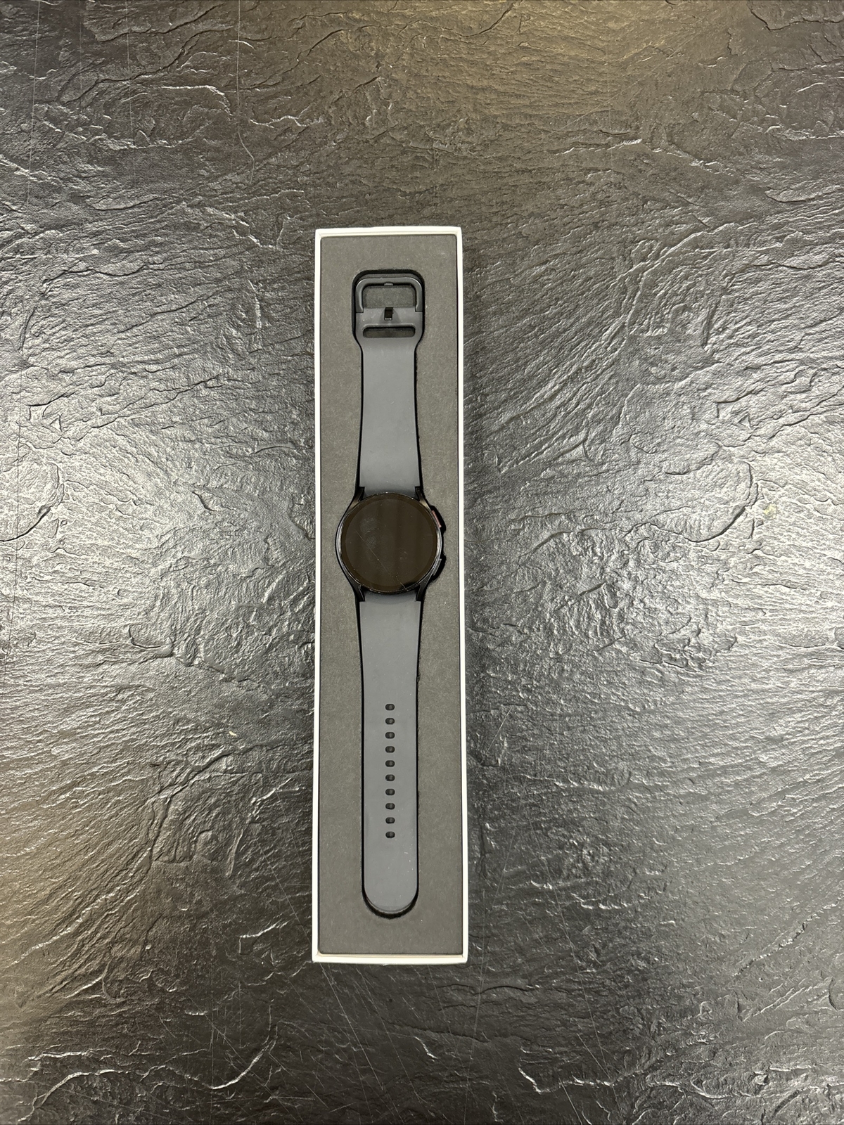 Samsung Galaxy Watch6 40mm Graphite Bluetooth Smartwatch SM-R935U Cracked Screen
