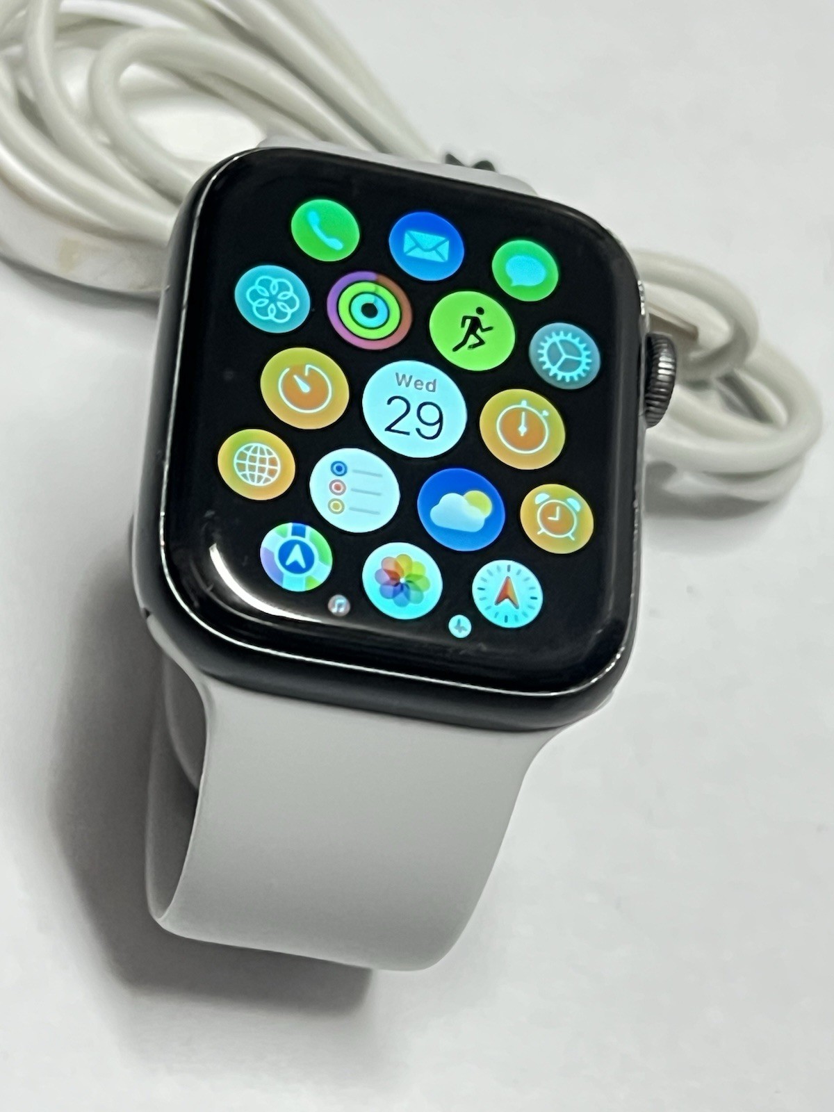 Apple Watch Series 5 44MM (GPS + Cellular) aluminum-