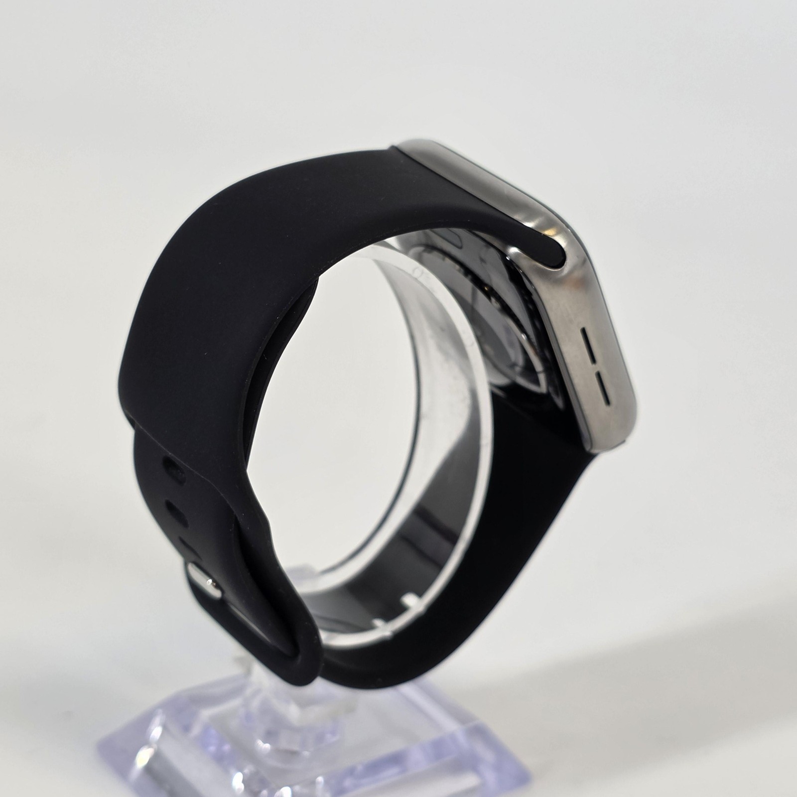 Apple Watch (Series 6) 44mm Silver Titanium (LTE) w/ Black Sport – Excellent