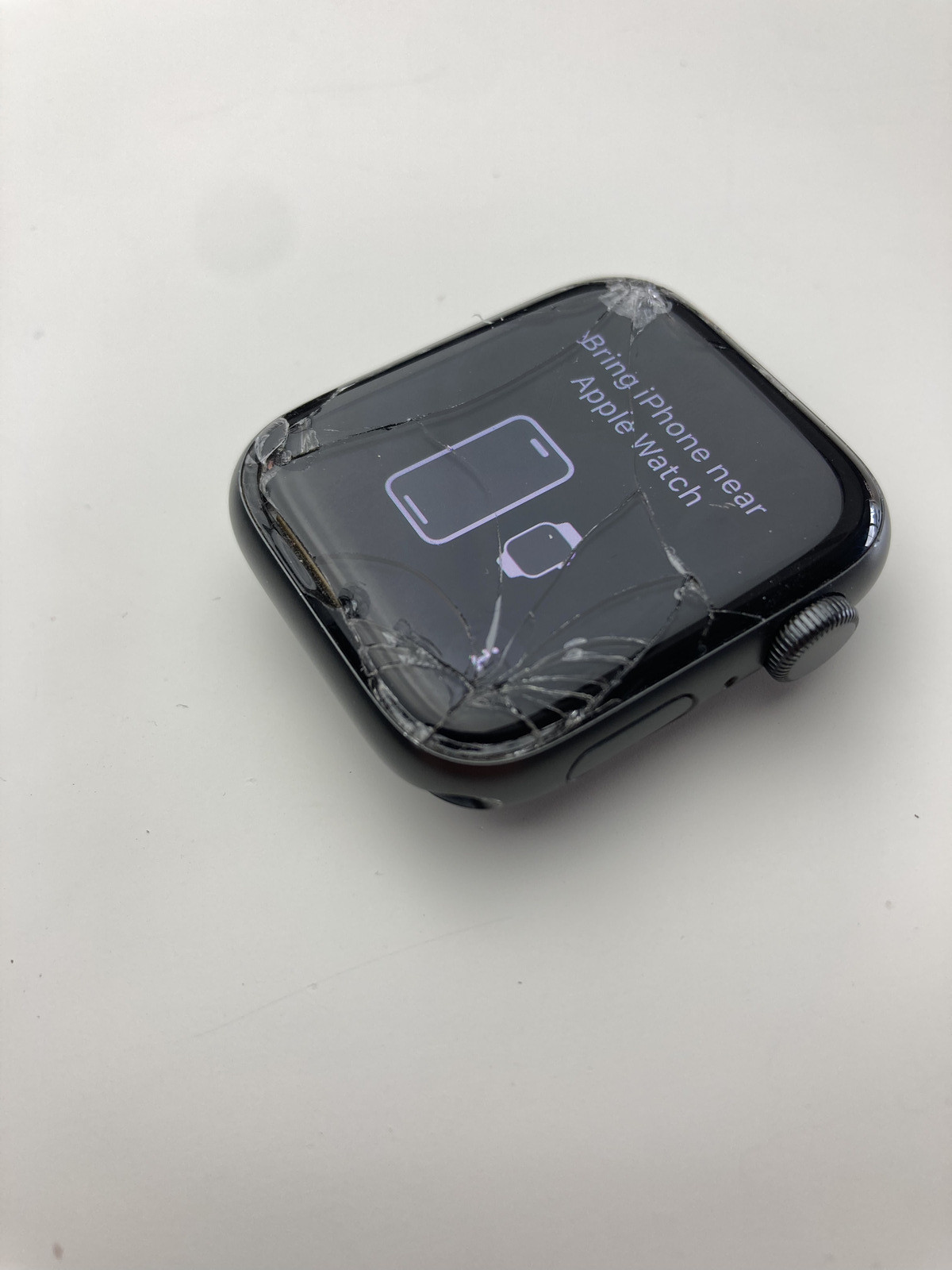 Used Apple Watch SE 1st Gen 44mm Aluminum Case – 32GB – Gray – Sport Band