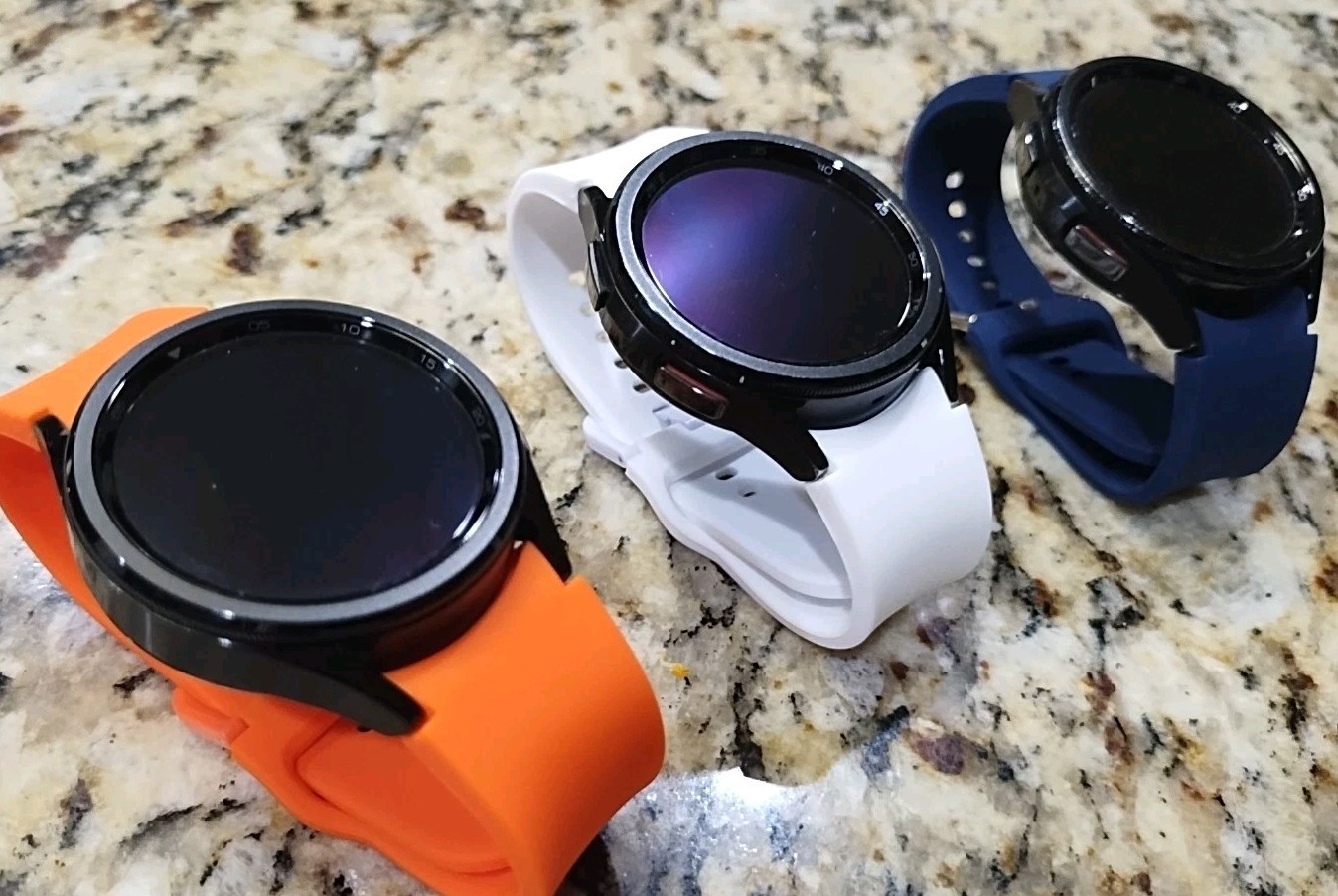 Samsung Galaxy Watch6 43mm + Charge + Multicolor Band + LightScratch Works Great