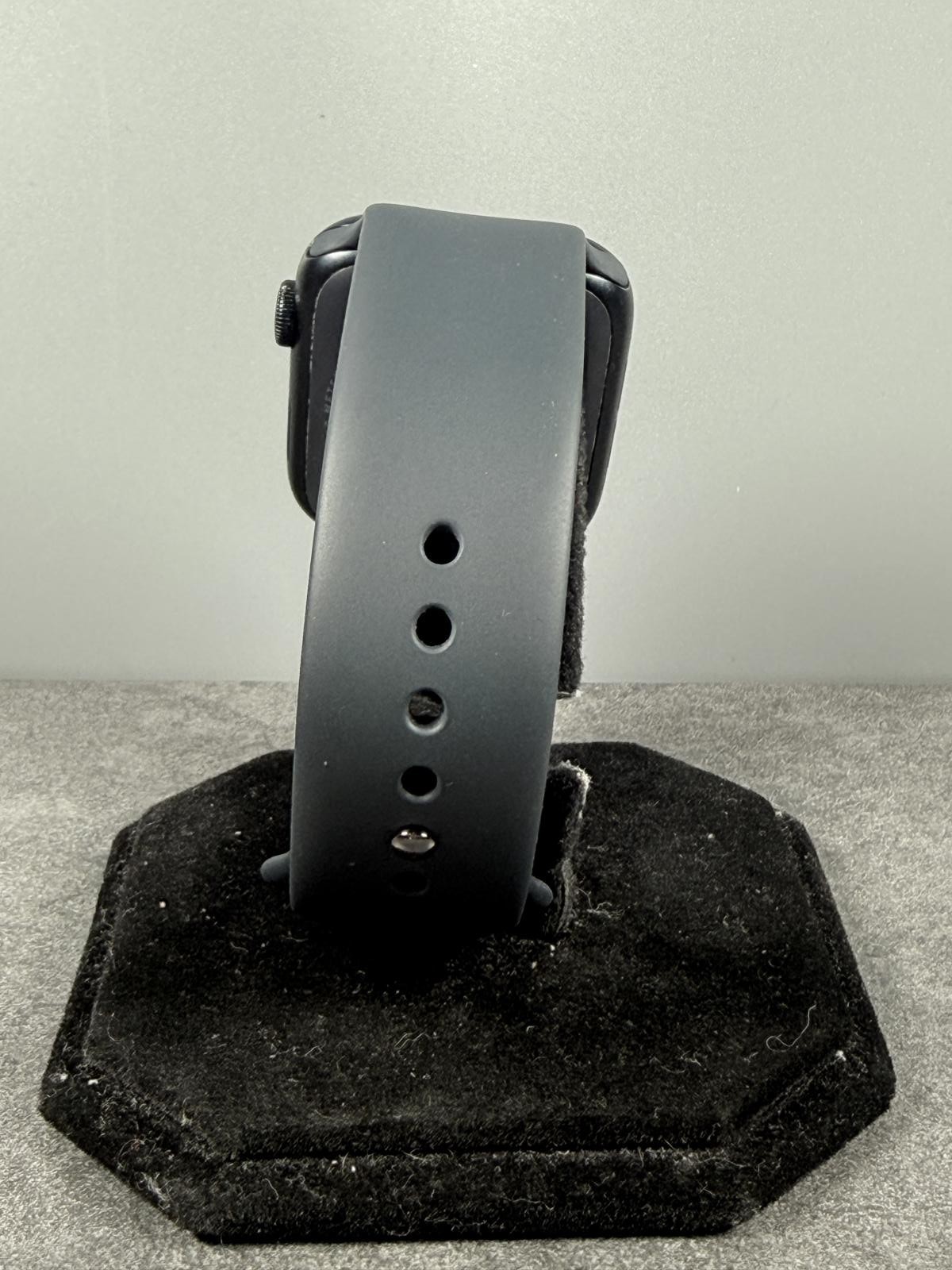Apple Watch SE 2nd Gen 44mm GPS + Cellular LTE Black – No iCloud Lock