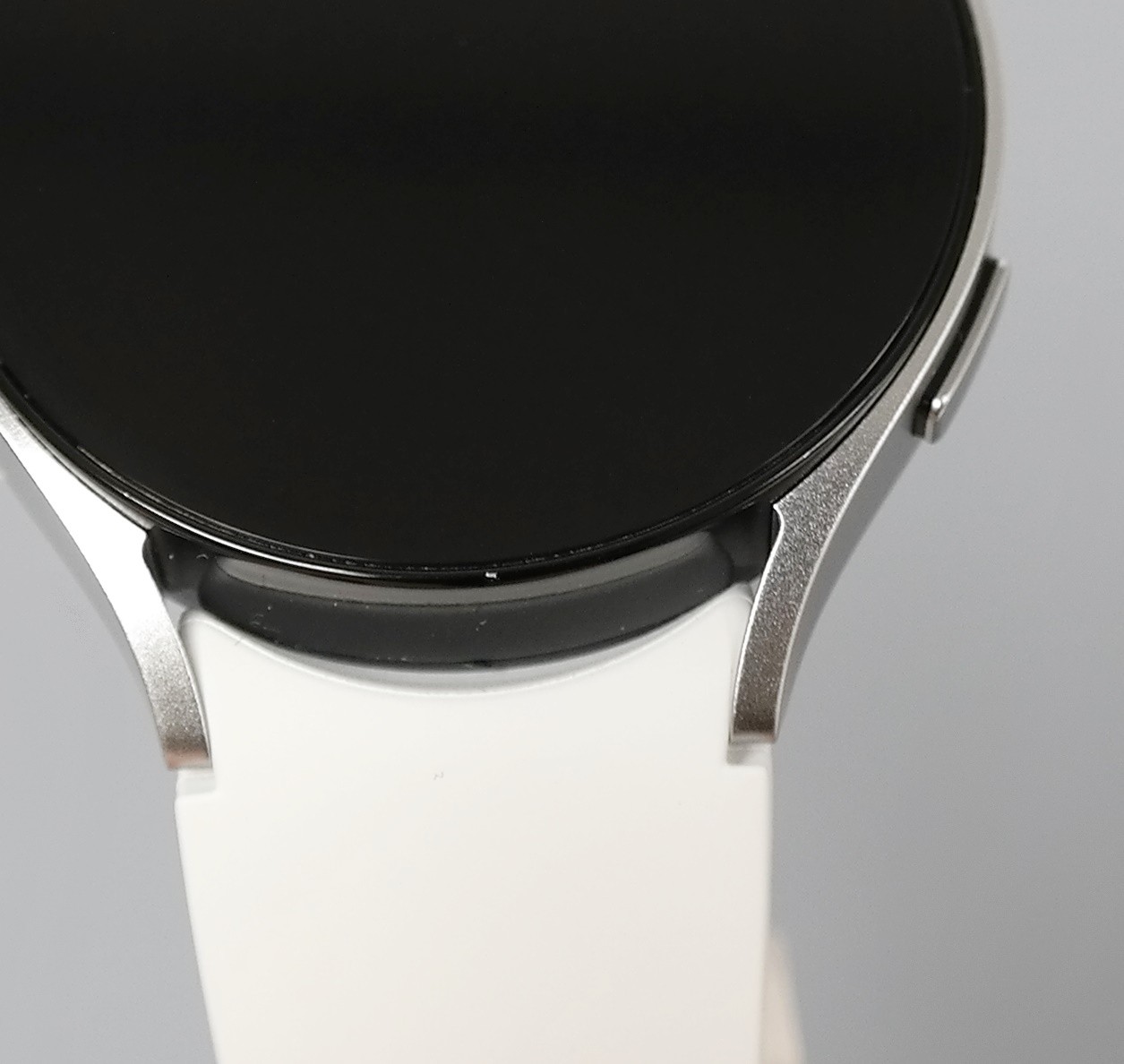 Samsung Galaxy Watch6 SM-R940 44mm Aluminum Case with Sport Band – Silver