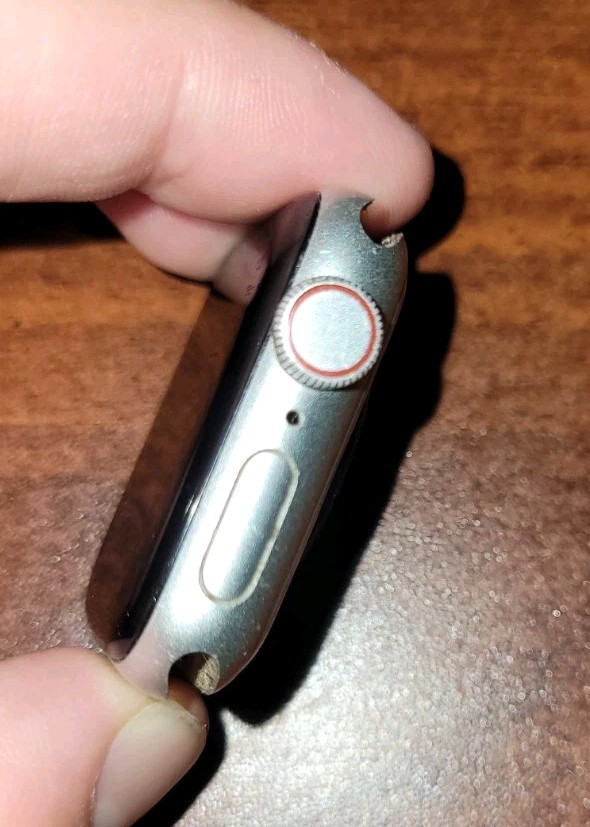Apple Watch SE (2022) 40mm Starlight Aluminum Case, GPS + Cellular – No Band