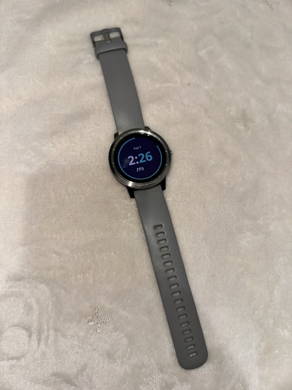 Garmin Vivoactive 3, 44mm (Men’s Black, Gray and Navy Blue Silicone Bands)