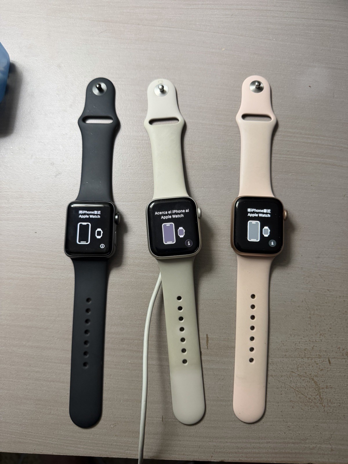 3x Apple Watches – 2 SE 40mm Aluminum Silver/Grey & Rose Gold, 1 Series 3 Black