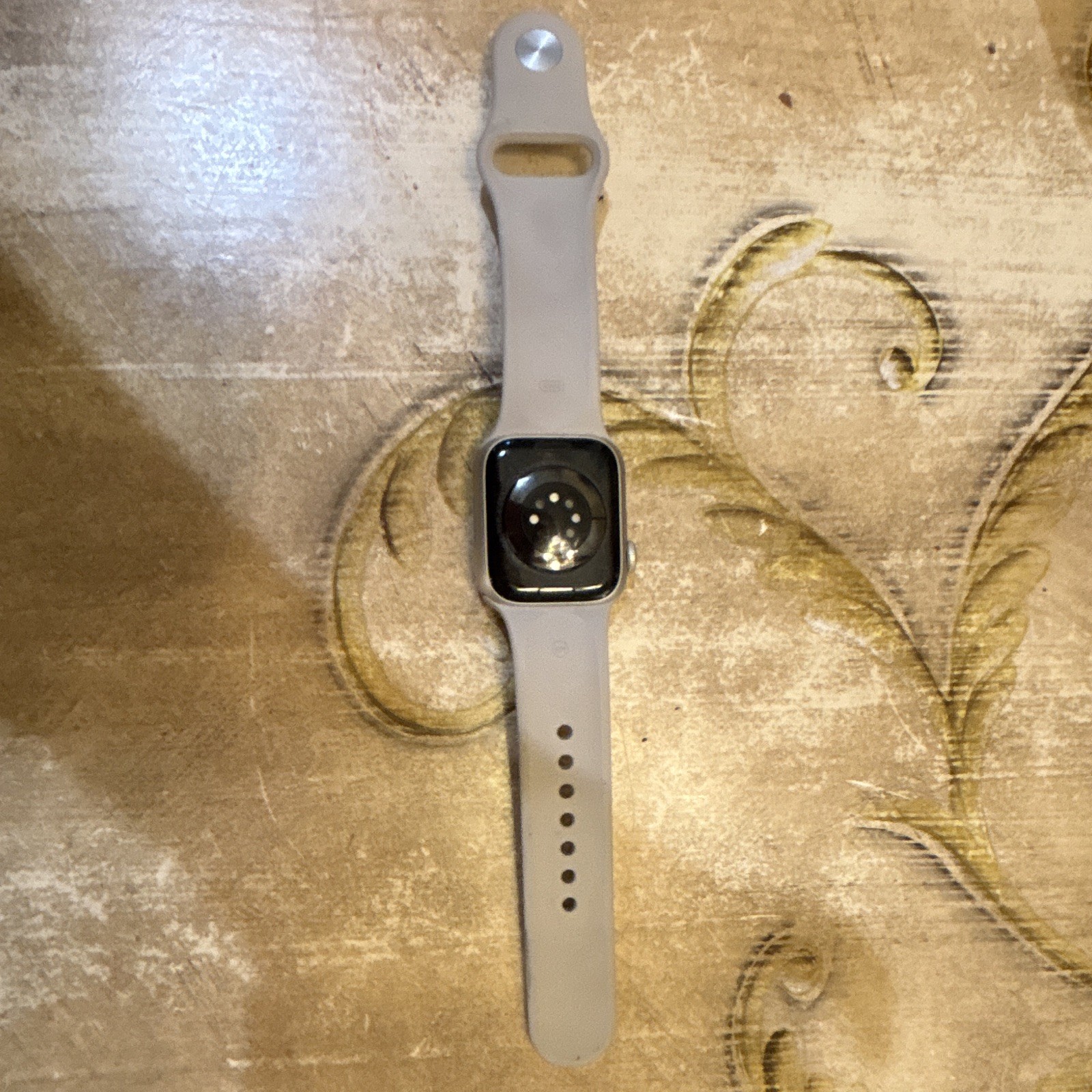 Apple Watch 45mm Silver Aluminum Case White Silicone Band Heart Rate Monitor