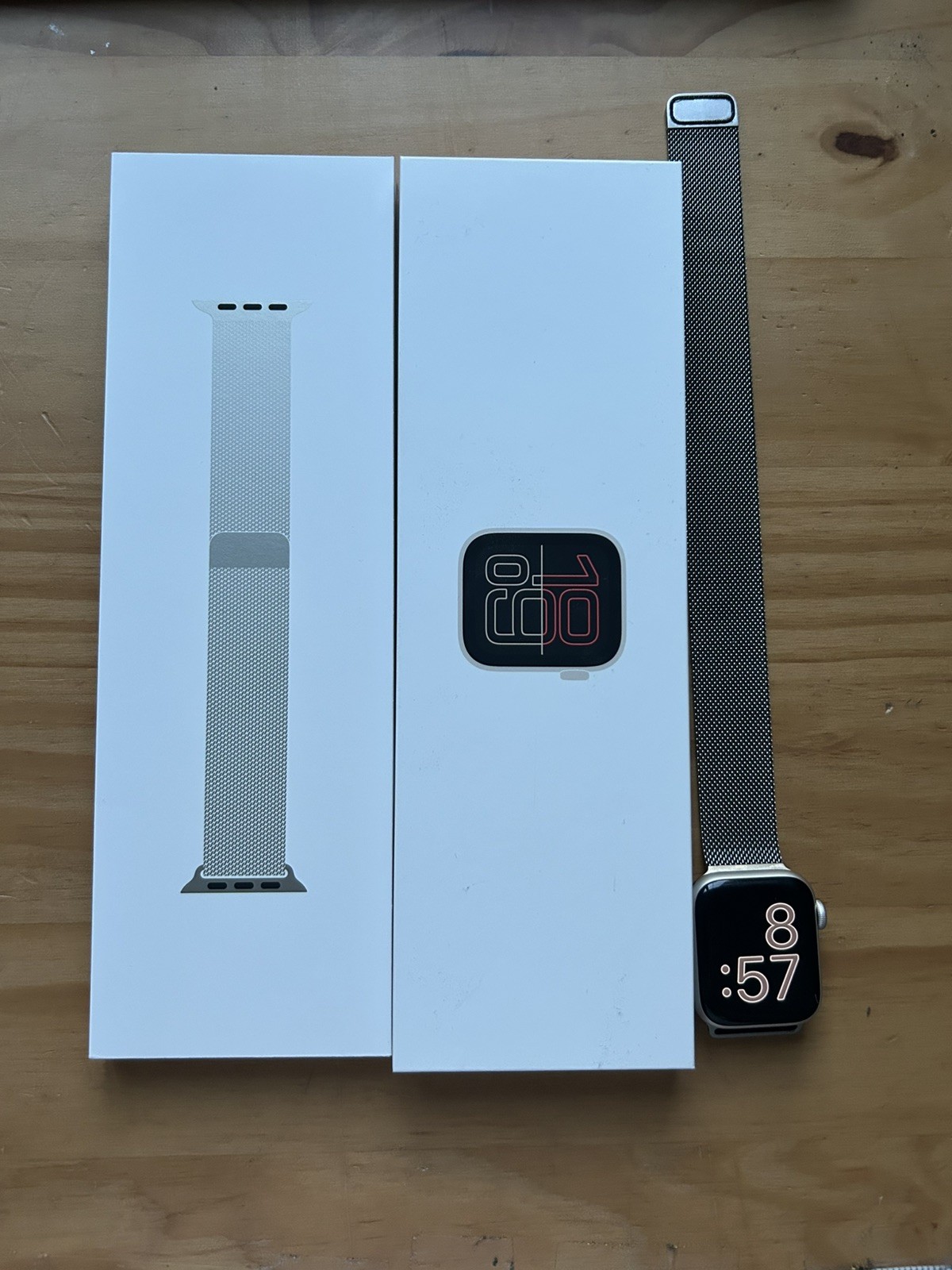 Apple Watch SE 3 40mm GPS Starlight w/ S/M Natural Milanese Loop