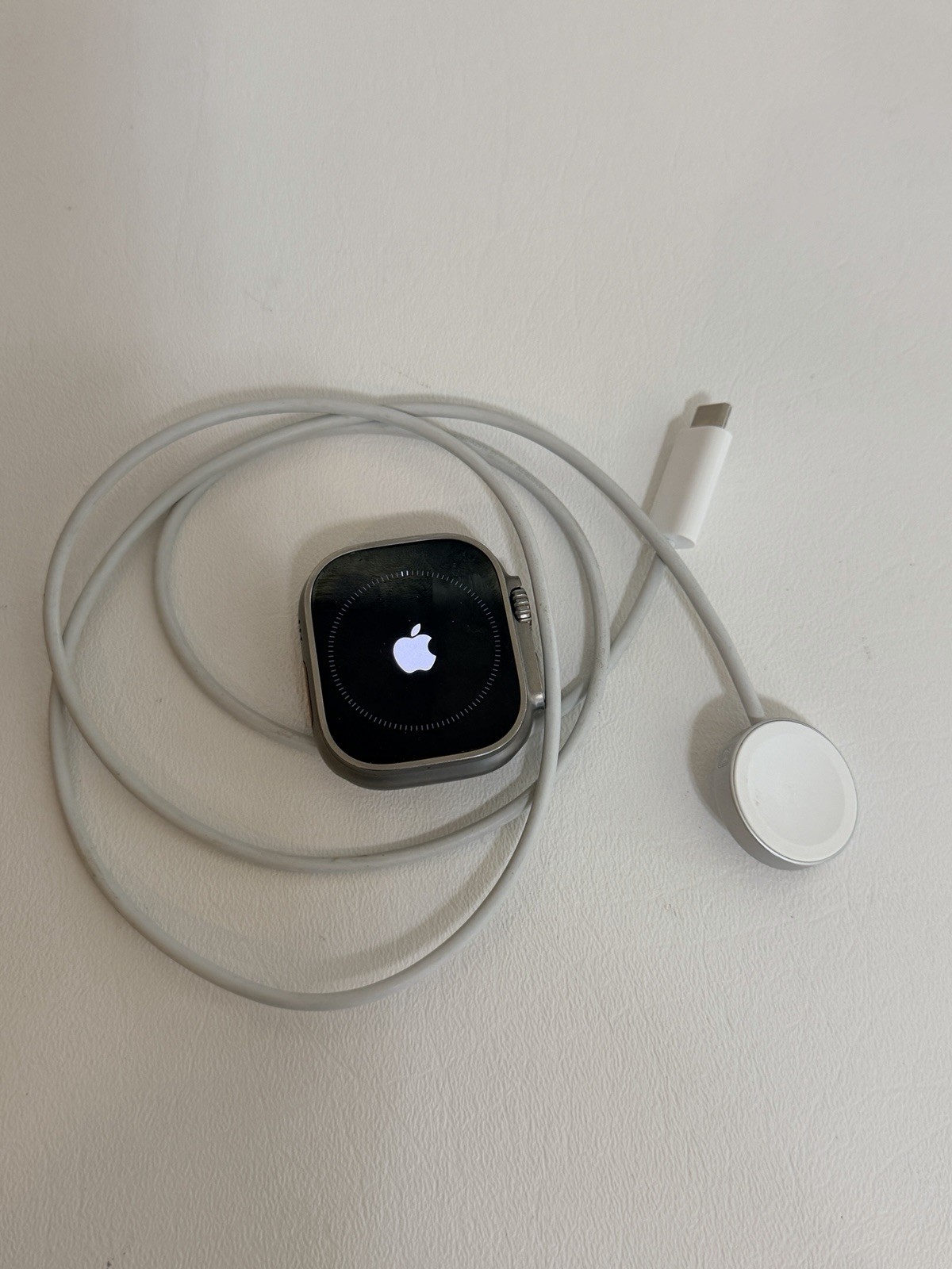Apple Watch Ultra 1st Gen 49mm (Natural Titanium, Unlocked) – 85% battery health