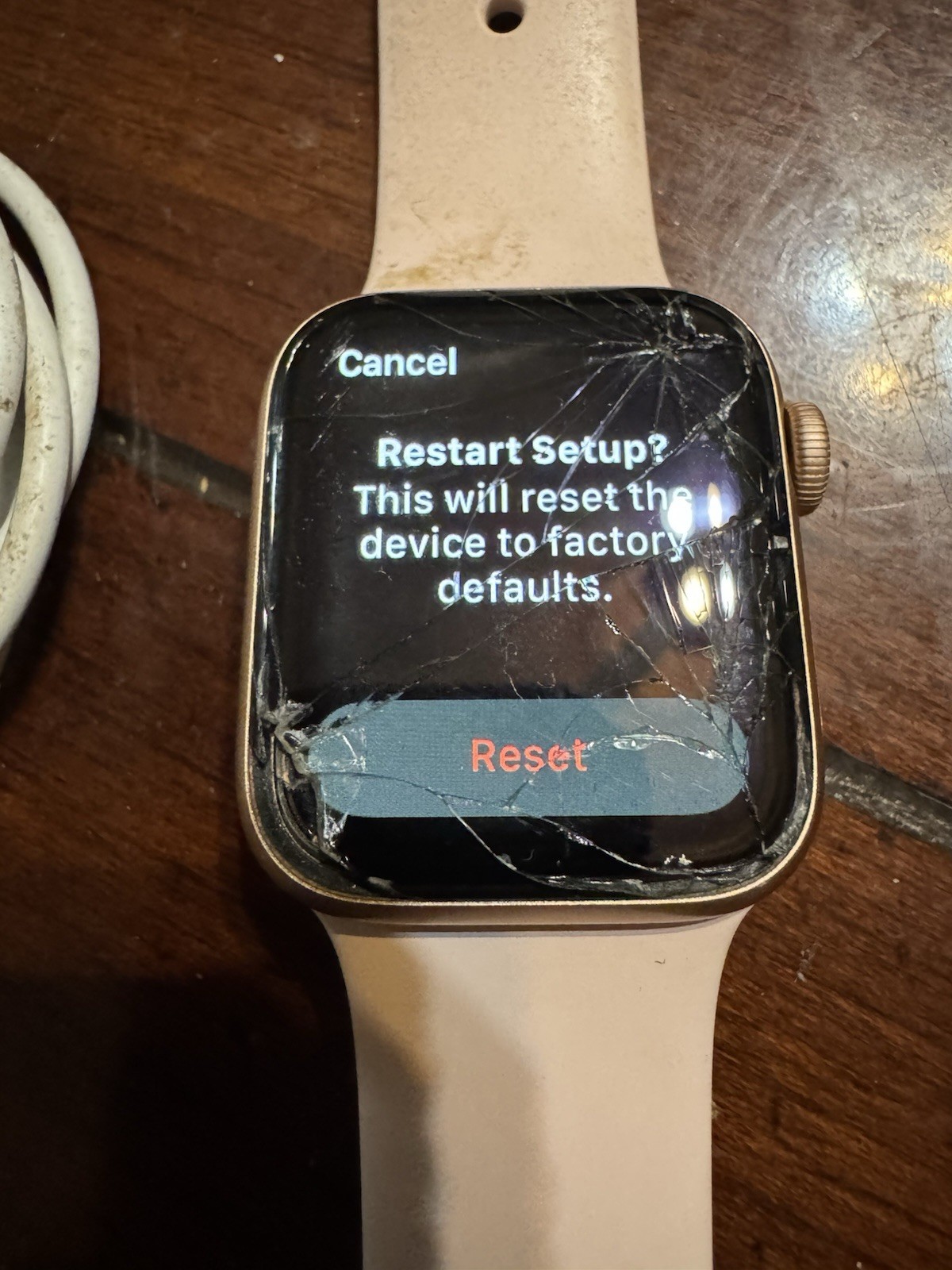 Apple Watch Series 4 40mm Gold Aluminum GPS Water-Resistant Beige Silicone Band