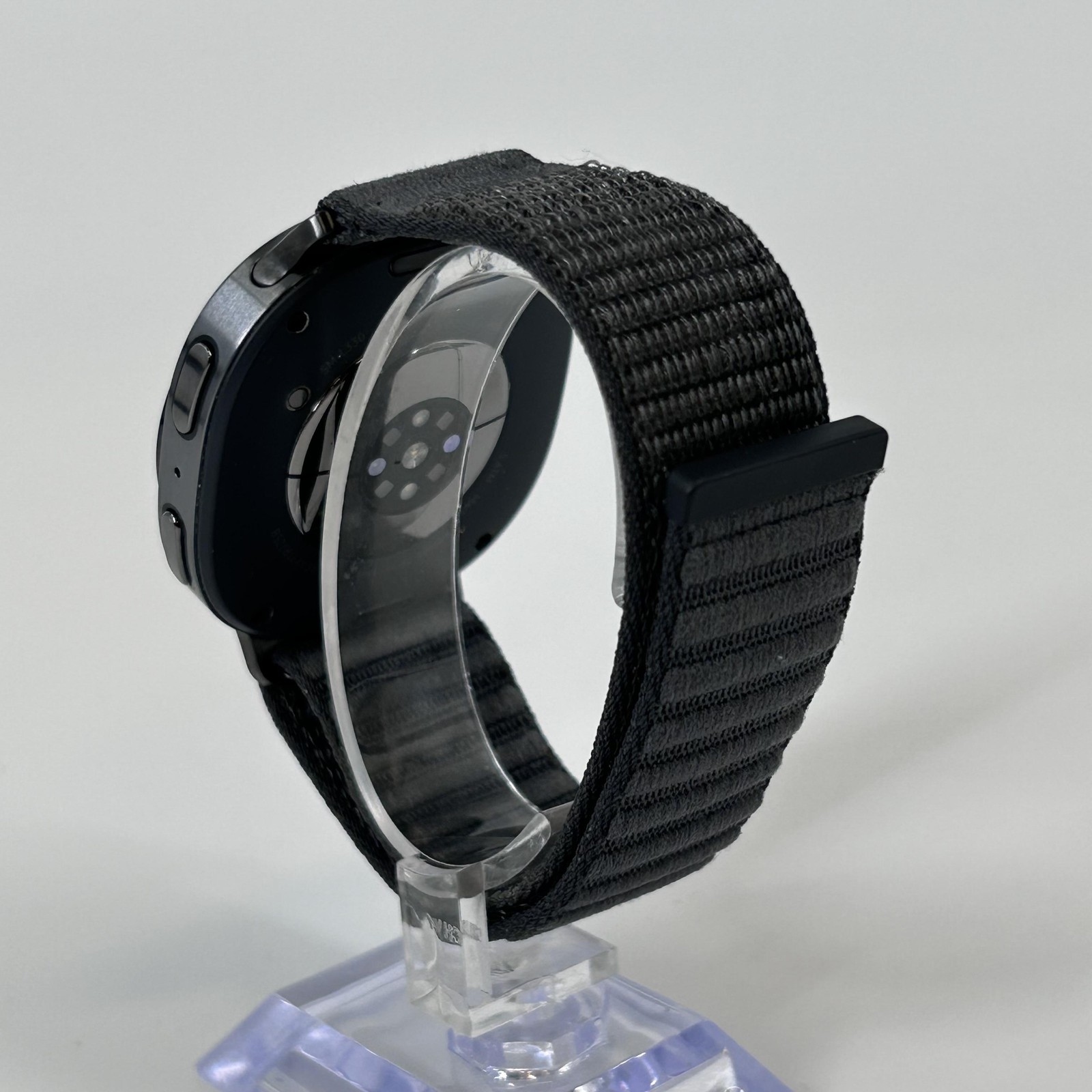 Samsung Galaxy Watch8 44mm Graphite Aluminum (GPS) w/ Fabric Band – Excellent