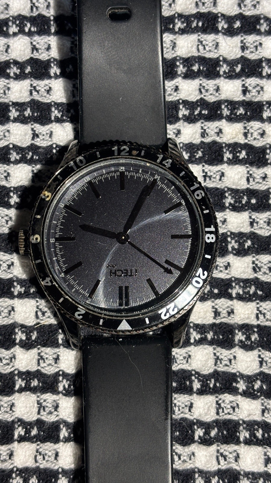 iTECH Duo Hybrid Smartwatch Black Silicone Band Water Resistant Wearable