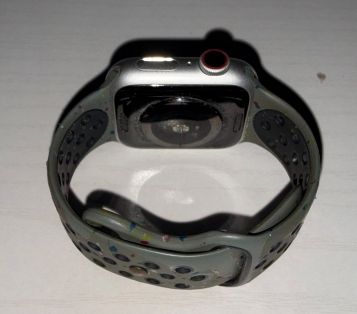 Apple Watch Series 38 mm – USED with scratches – with third party grey band