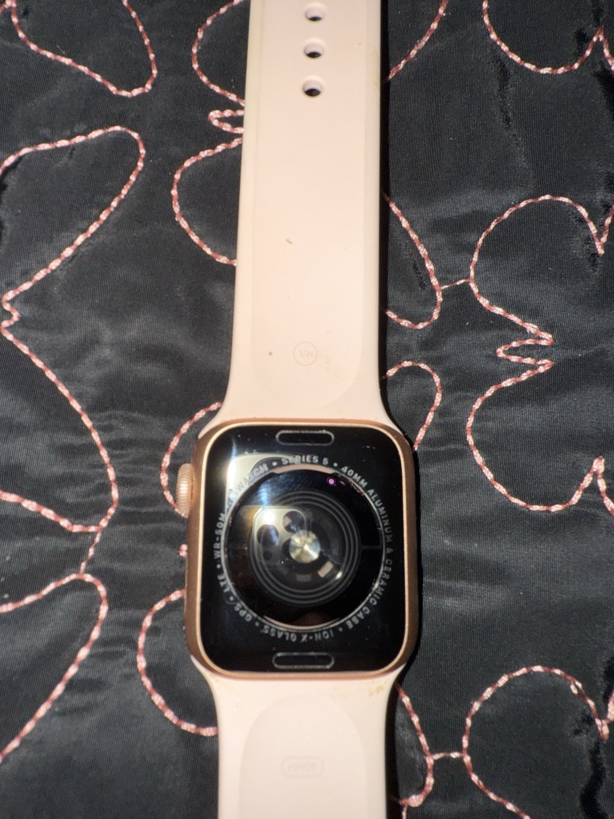 Apple Watch Series 5 40mm Aluminum A2094 Rose Gold Unlocked LTE WR-50 M