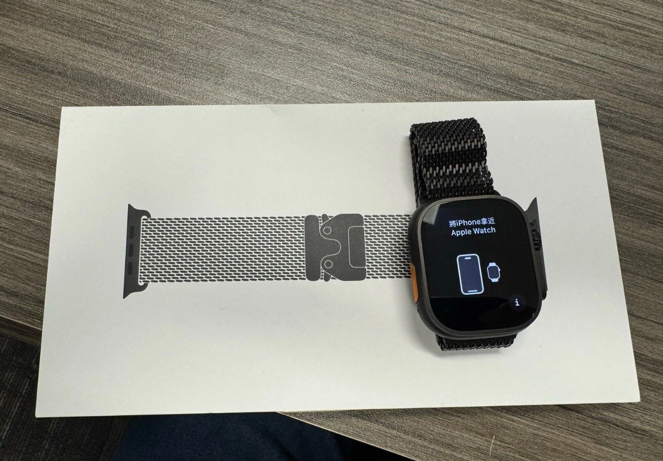 Apple Watch Ultra 2 (GPS + LTE) 49MM Black Titanium Case Black Milanese Loop