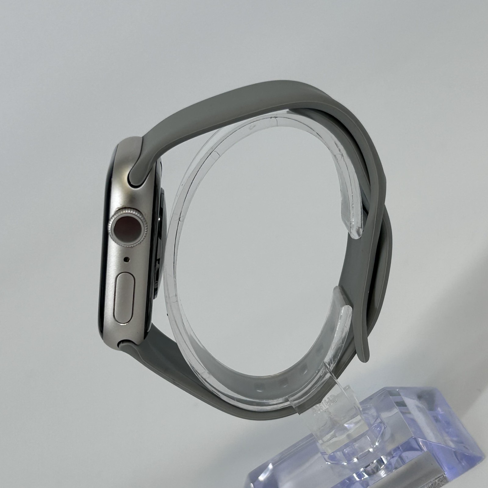 Apple Watch (Series 8) 41mm Gold Aluminum (GPS) w/ Gray Sport Band – Excellent