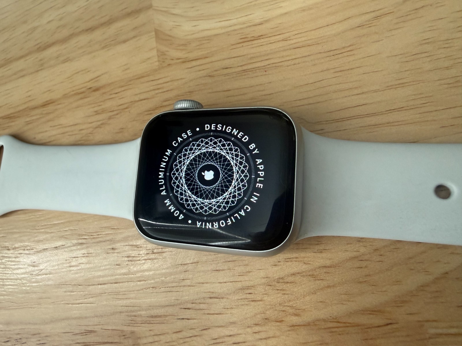 Apple Watch Series 5 40mm Silver Case White Band – (MWV62LL/A)