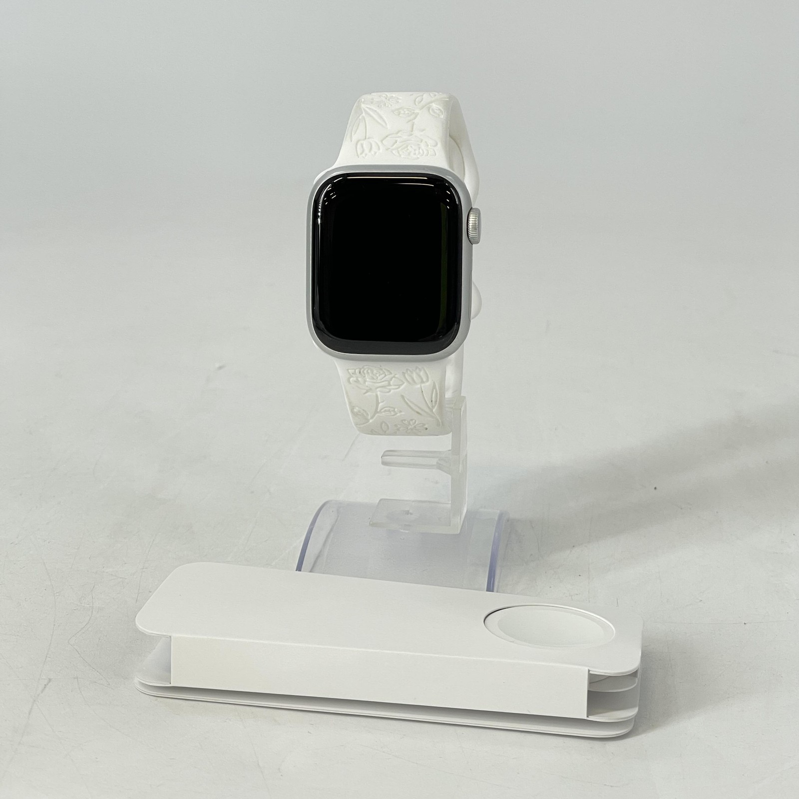 Apple Watch (Series 8) 41mm Silver Aluminum (GPS) w/ Non-OEM White Sport – Good