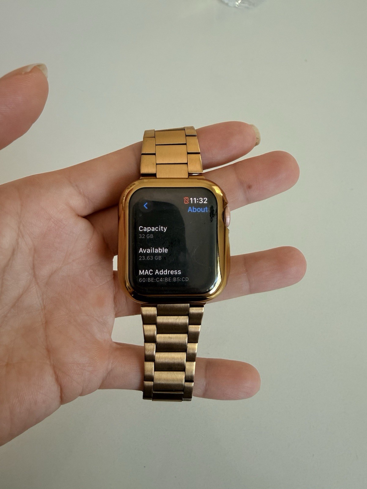 Apple Watch Series 4 A2291 32GB Rose Gold with Gold Waistband