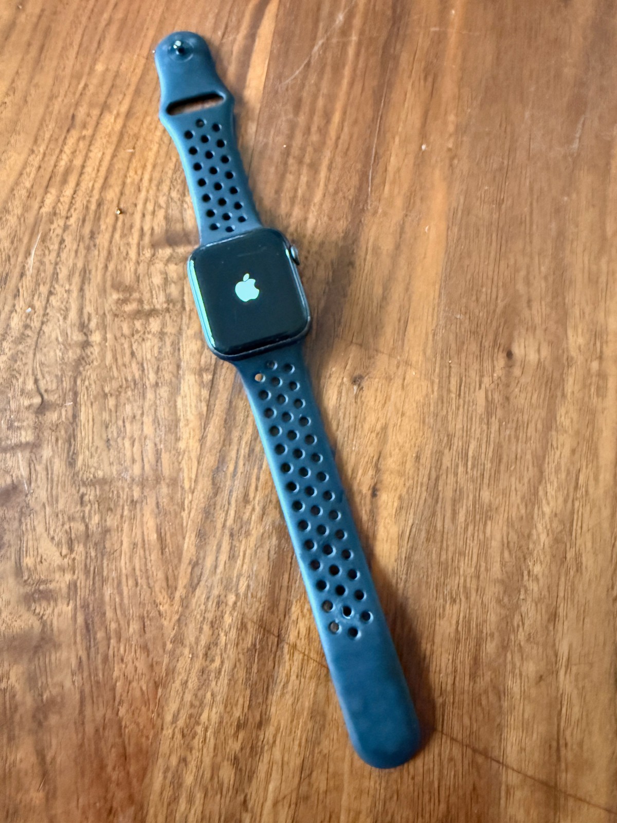 Apple Watch Nike Series 6 44mm GPS Space Gray MG173LL/A – Minor Screen Scratch