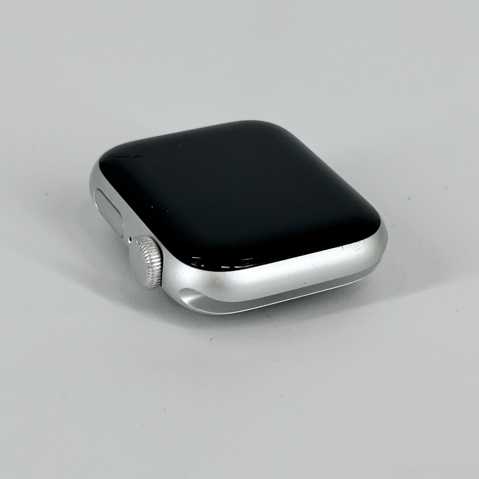 Apple Watch SE (1st Gen) 40mm Silver Aluminum (GPS) w/ No Band – Fair