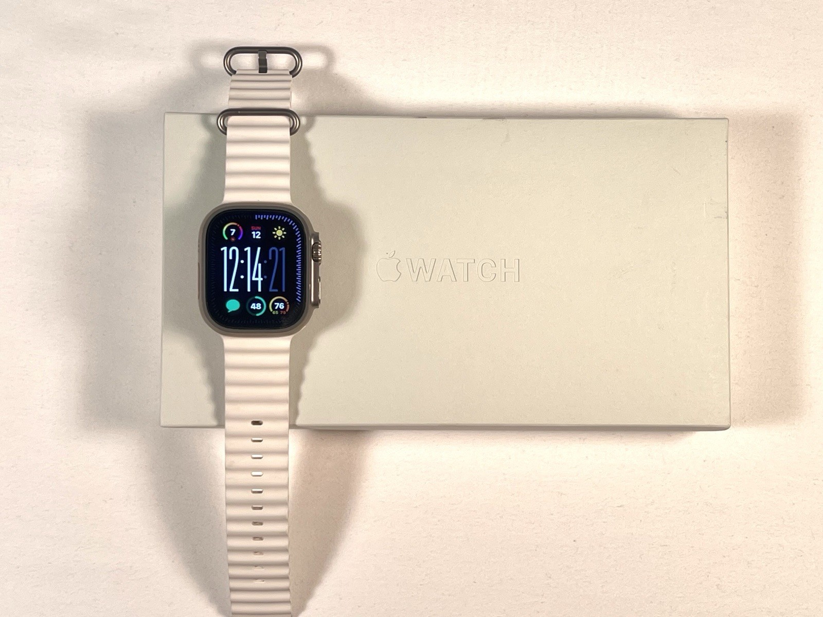 Apple Watch Ultra 2 (GPS + LTE) 49MM Titanium Case White Ocean Band