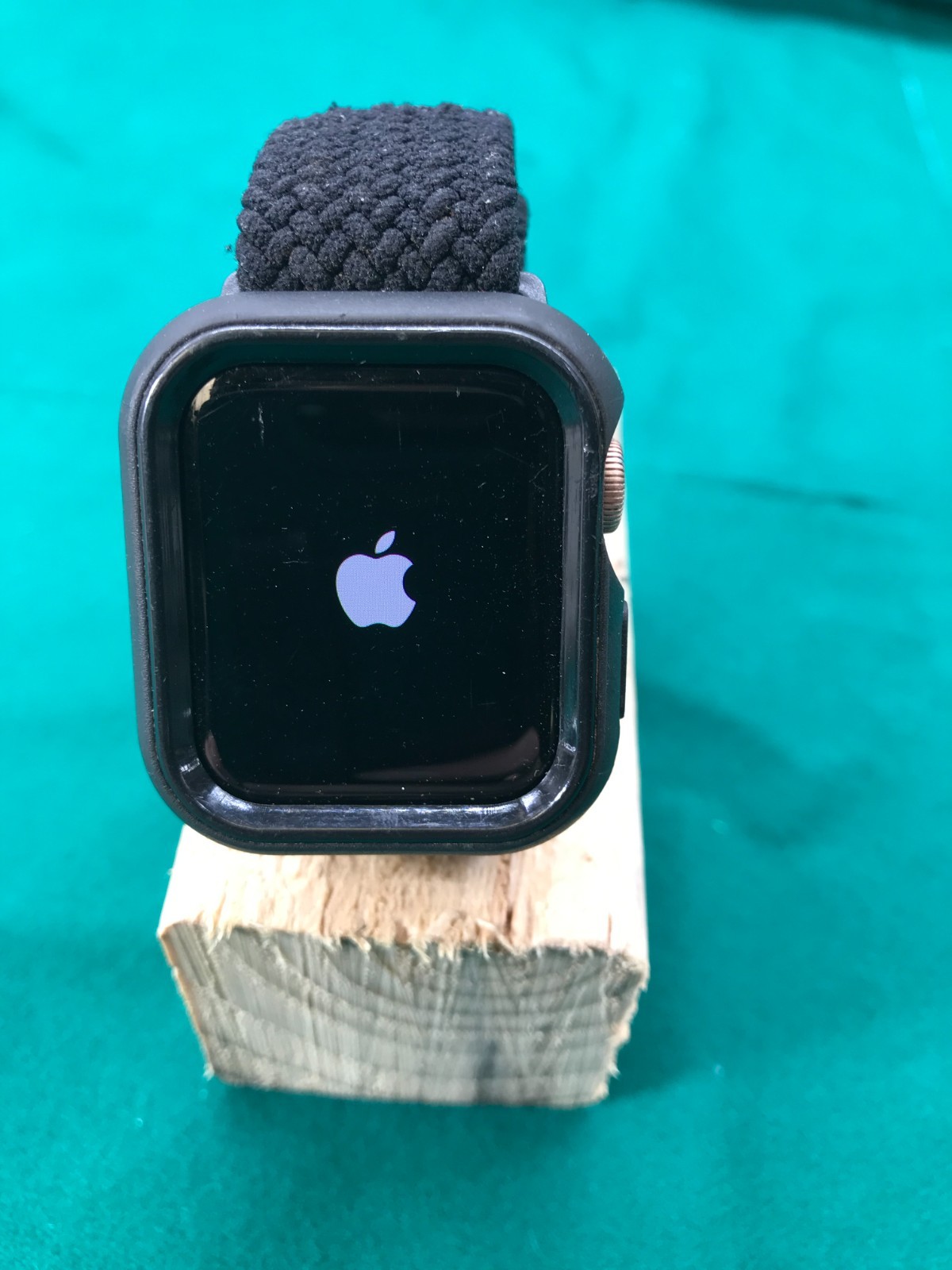 Apple Watch 1st Generation SE gold with Black Strap Otter 40mm GPS Unlocked