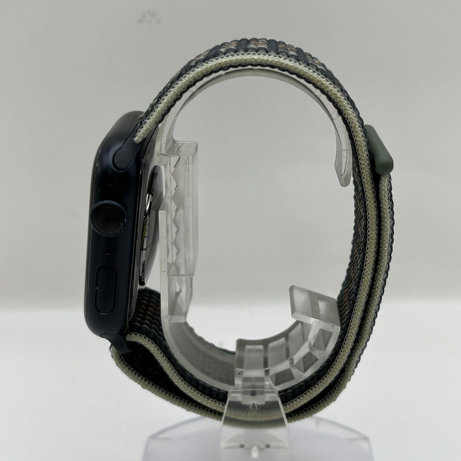 Apple Watch (Series 8) 45mm Space Black Aluminum (GPS) w/ Sport Loop – Excellent