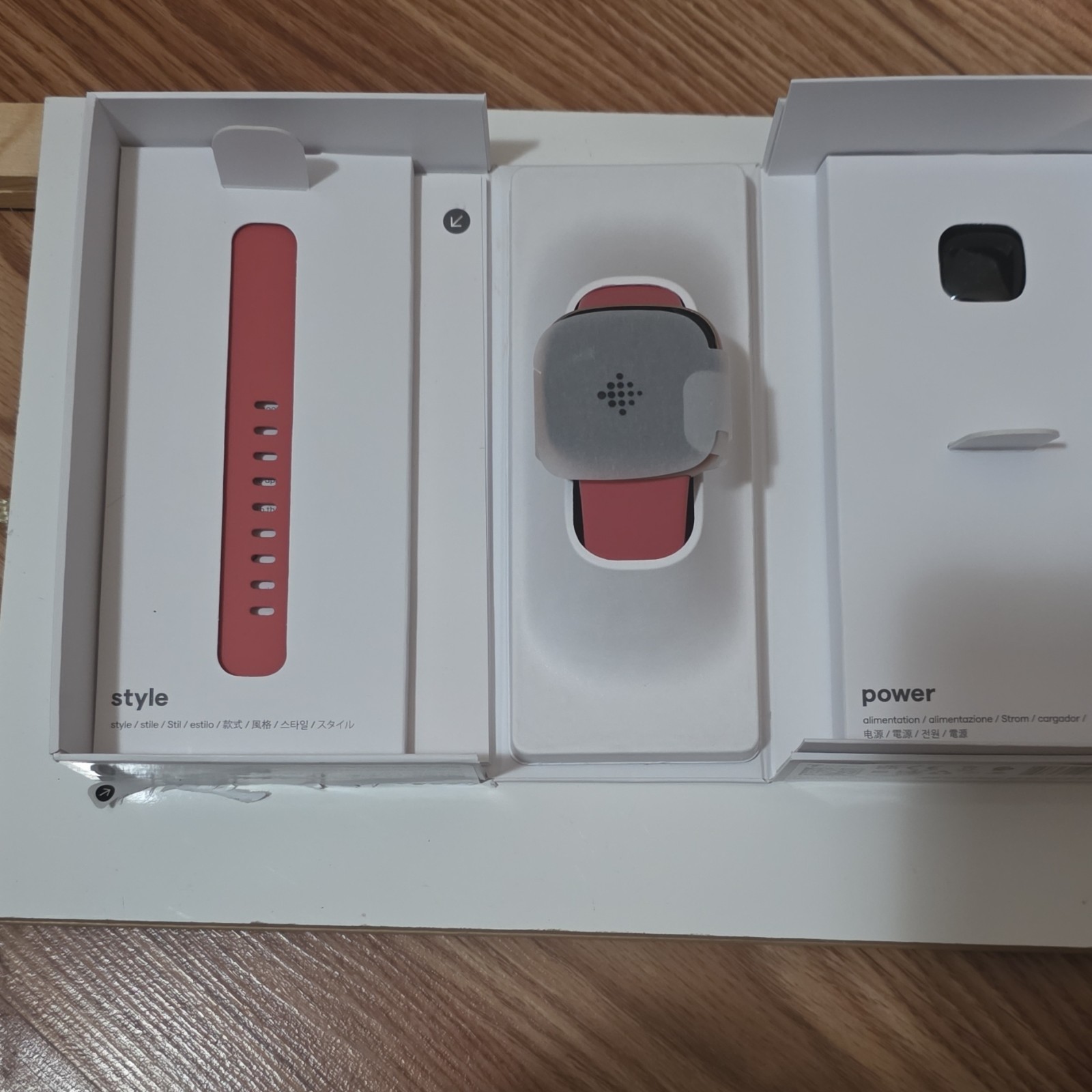Fitbit Versa 4 Fitness Smartwatch Gold Case Pink Band iOS Android