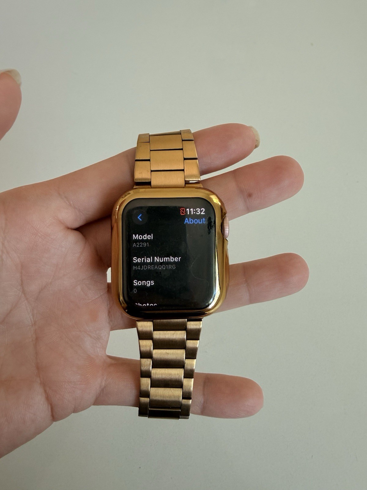 Apple Watch Series 4 A2291 32GB Rose Gold with Gold Waistband