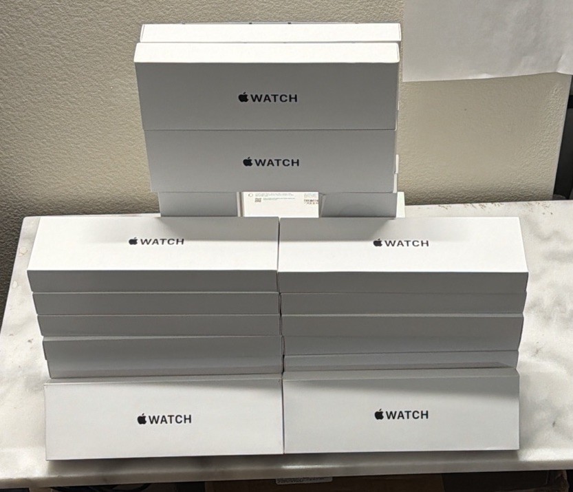 New Apple Watch SE 3 44mm (GPS) Midnight Aluminum Case Sport Band