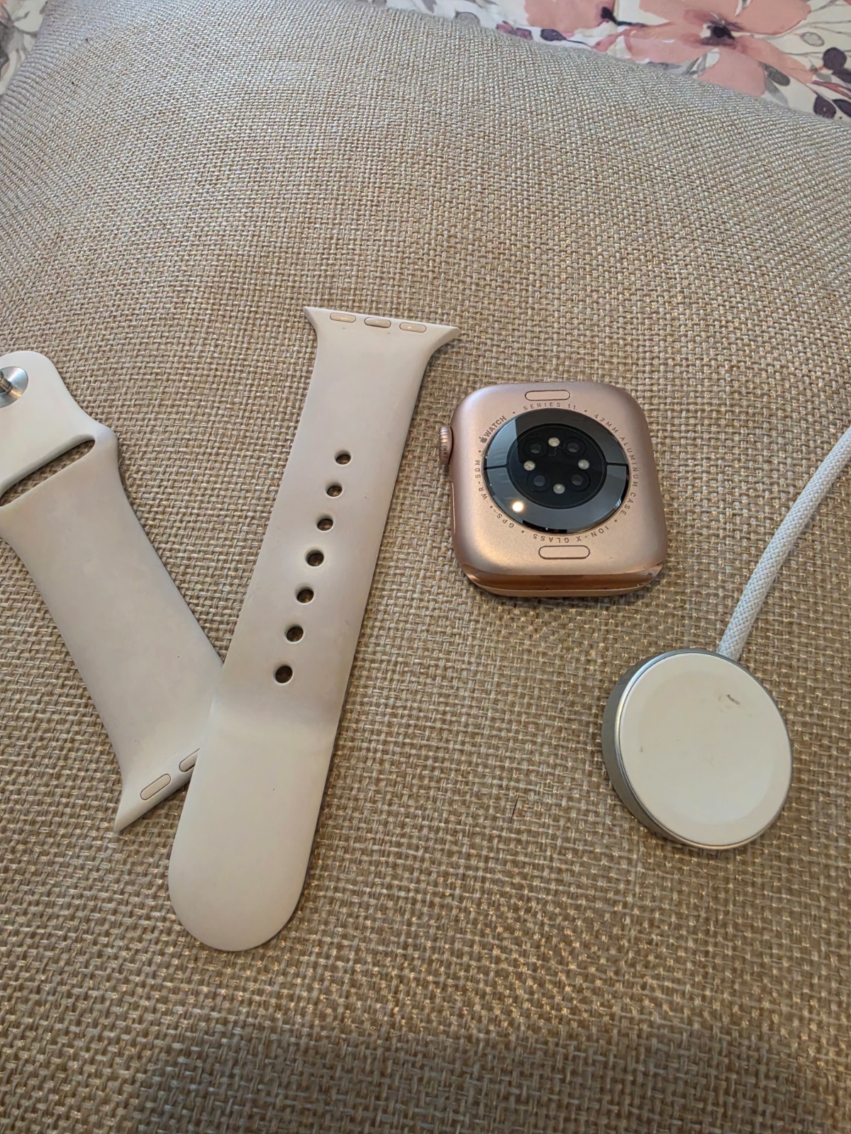Apple Watch Gen 11 Series 11 42mm Rose Gold Aluminum – Light Blush Sport Band