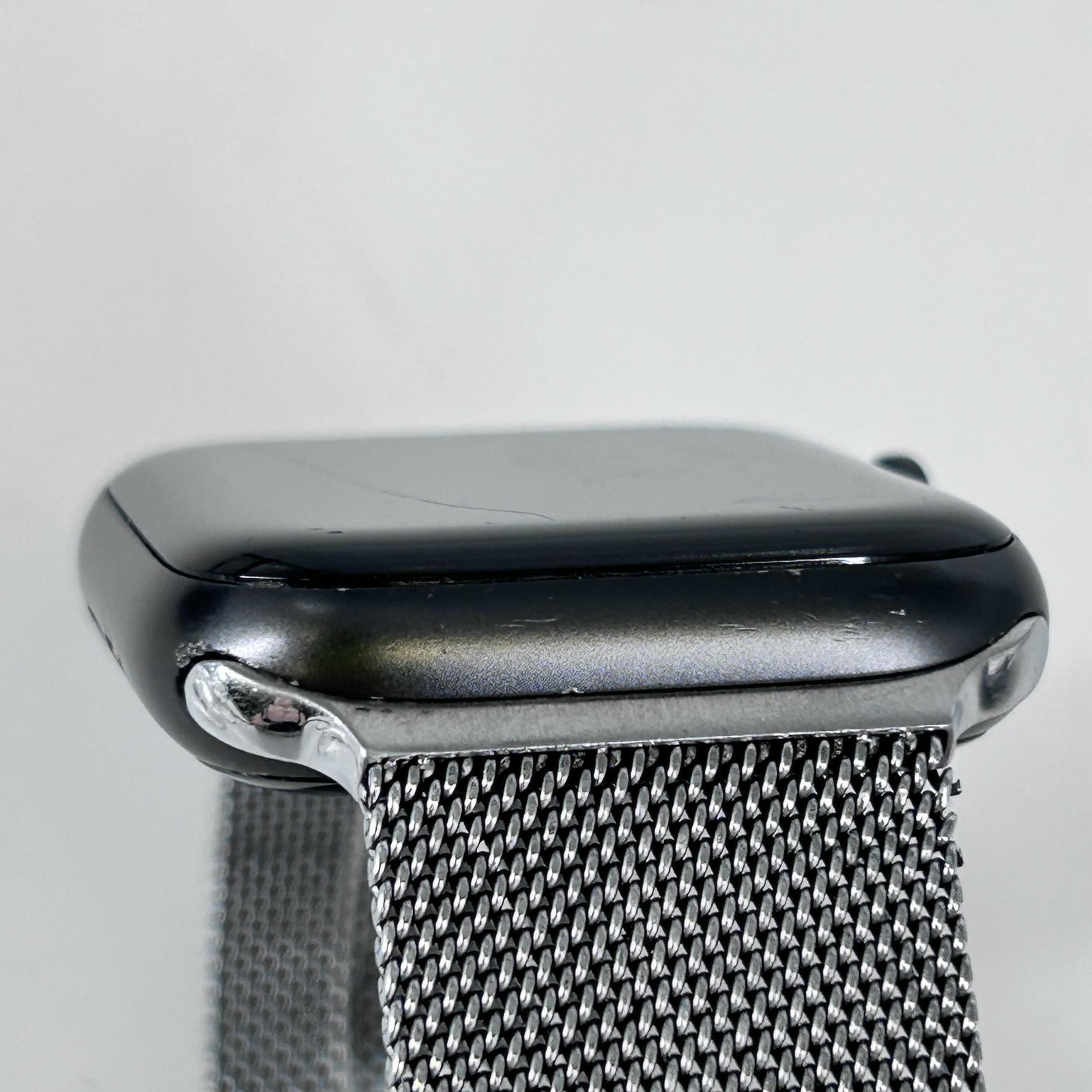 Apple Watch (Series 6) 44mm Space Gray Aluminum (LTE) w/ Milanese Loop – Fair
