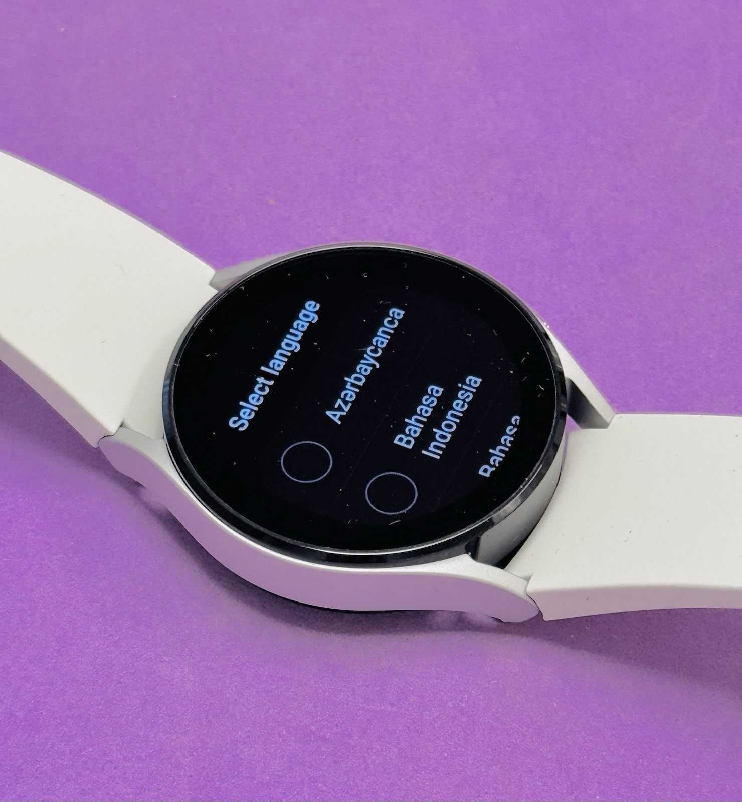*Nice* Samsung Galaxy Watch 4 SM-R860 GPS 40MM Silver – White Band S/M