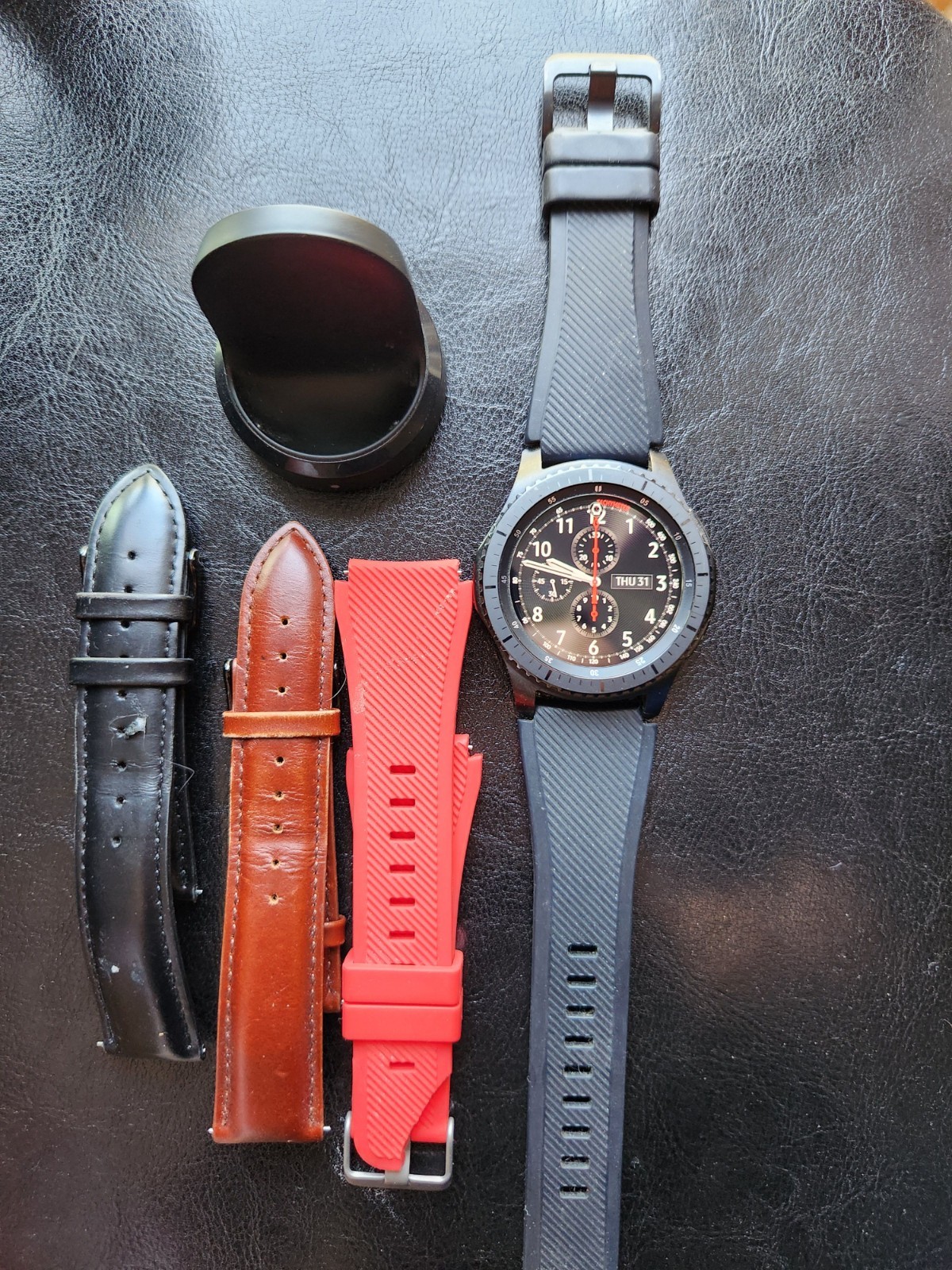 Samsung Gear S3 Frontier With Extras