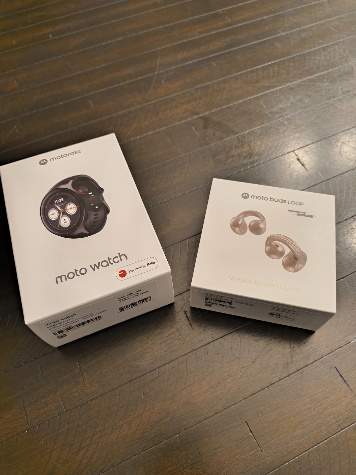 NEW Motorola Bundle: Moto Watch 47mm (Volcanic Ash) + Moto Buds Loop Crystal