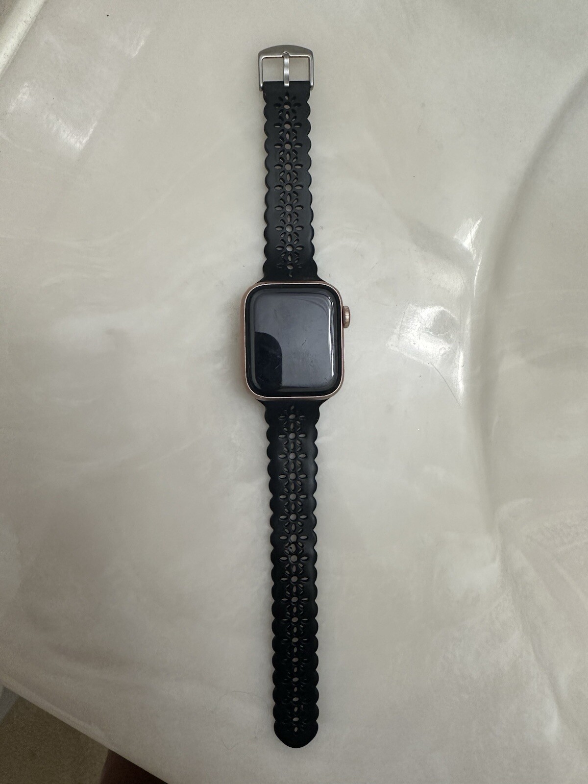 Apple Watch SE 40mm Gold Aluminum Case with Pink Sand Sport Band – Regular (GPS