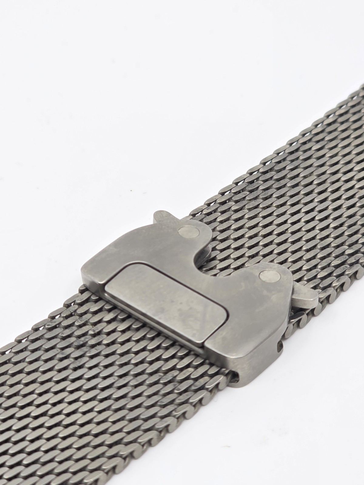 Apple Watch Ultra 49mm Titanium Case Titanium Milanese Loop