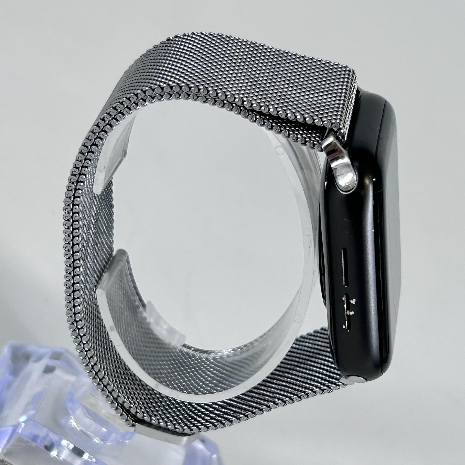 Apple Watch (Series 6) 44mm Space Gray Aluminum (LTE) w/ Milanese Loop – Fair