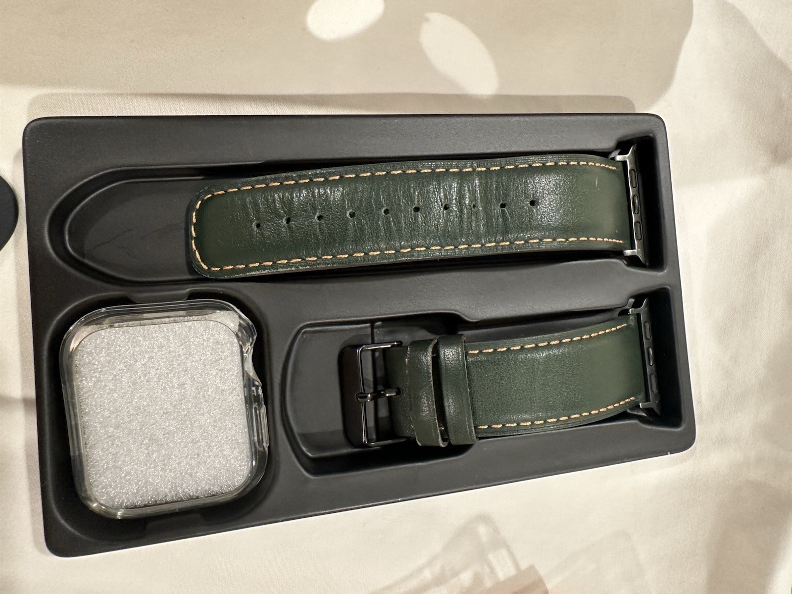 Apple Watch Series 3 42mm Aluminium Case with three bands – Space Gray/Black
